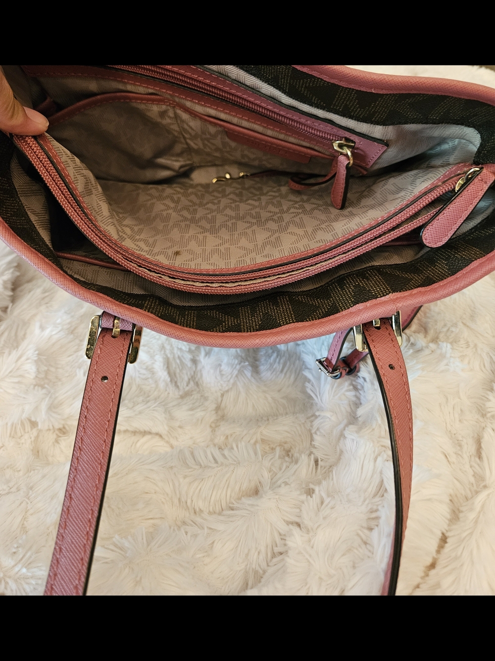 Michael Kors☆Pink Trim Logo Tote Bag W/ Heart MK Charm - Picture 8 of 15